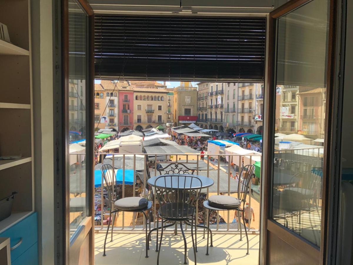 Apartaments Vicus 3 Con Vistas A La Plaza Mayor De Vic Extérieur photo