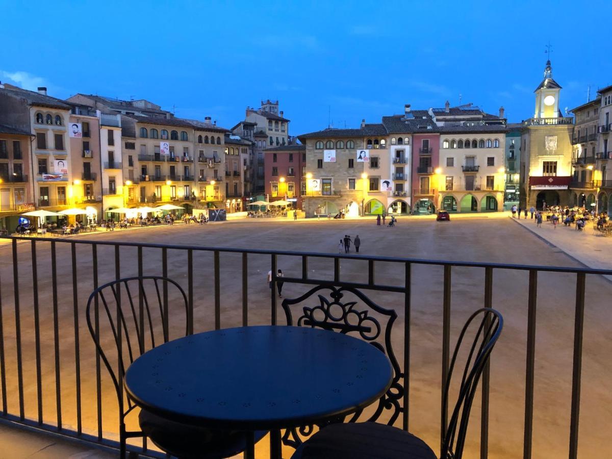 Apartaments Vicus 3 Con Vistas A La Plaza Mayor De Vic Extérieur photo